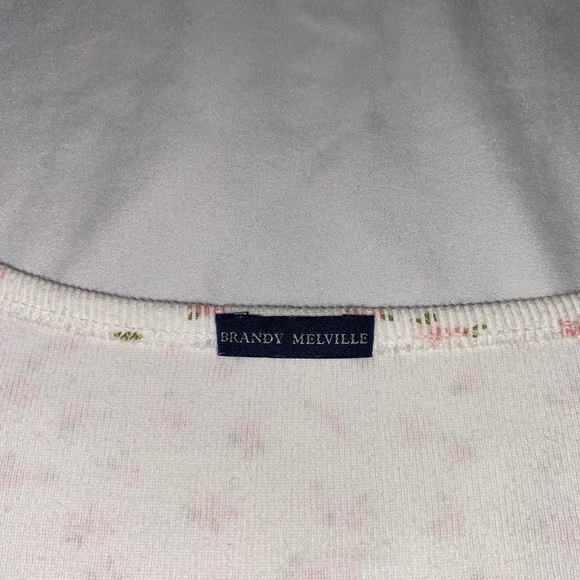 NEW Brandy Melville cream zelly top with flowers - Picture 2 of 2